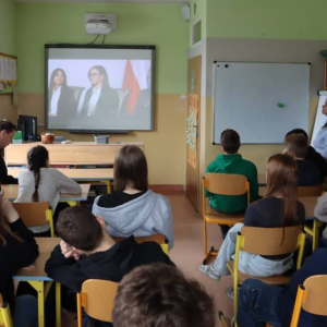 pokaż obrazek - Lekcja zdalna z prawnikami z okazji Dnia Edukacji Prawnej 2026