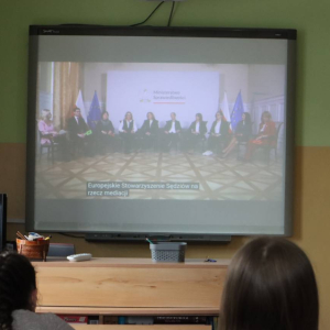 pokaż obrazek - Lekcja zdalna z prawnikami z okazji Dnia Edukacji Prawnej 2026