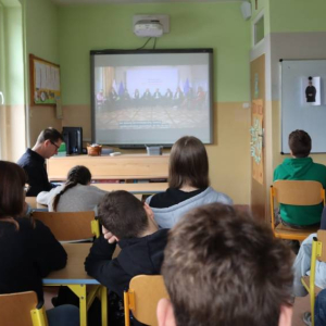 pokaż obrazek - Lekcja zdalna z prawnikami z okazji Dnia Edukacji Prawnej 2026