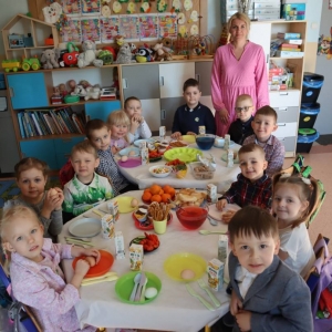 pokaż obrazek -  Śniadanie wielkanocne w oddziale przedszkolnym 