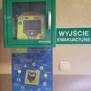 pokaż obrazek - Defibrylator AED w naszej szkole