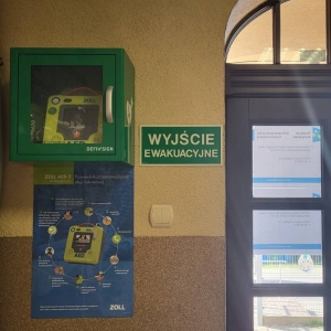 pokaż obrazek - Defibrylator AED w naszej szkole