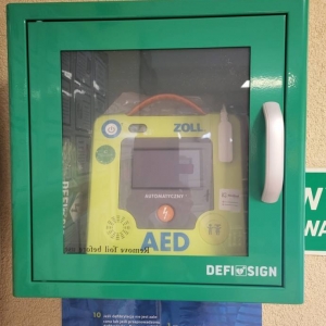 pokaż obrazek - Defibrylator AED w naszej szkole