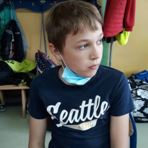 pokaż obrazek - Uczeń prezentuje swoją pracę.