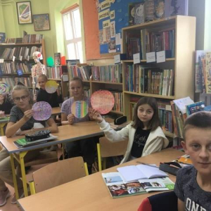 pokaż obrazek - Uczniowie prezentują swoje prace