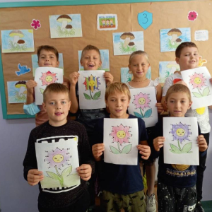 pokaż obrazek - Dzieci prezentują swoje prace