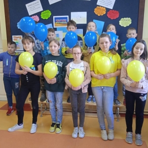 pokaż obrazek - Dzieci z balonami