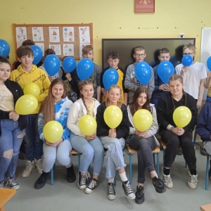 pokaż obrazek - Dzieci z balonami