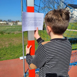 pokaż obrazek - Uczniowie rozwiązują zadania