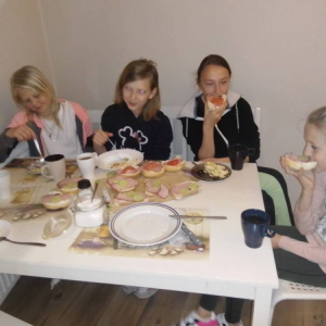pokaż obrazek - Śniadanie w hostelu