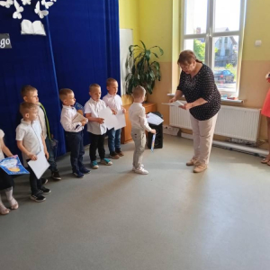 pokaż obrazek - Wręczenie dyplomów