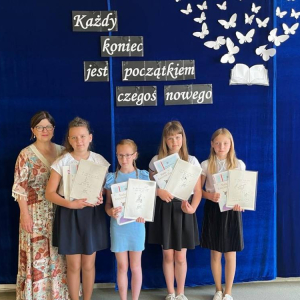 pokaż obrazek - Uczniowie klasy 4