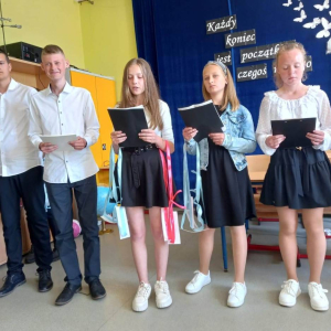 pokaż obrazek - Wręczenie upominków