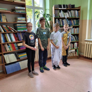 pokaż obrazek - Teatralna wersja mitu o Demeter i Korze przygotowana przez klasę 5