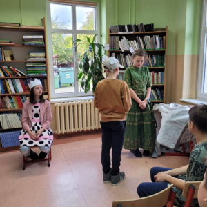 pokaż obrazek - Teatralna wersja mitu o Demeter i Korze przygotowana przez klasę 5
