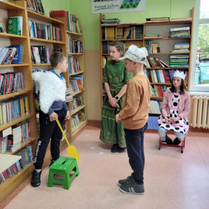 pokaż obrazek - Teatralna wersja mitu o Demeter i Korze przygotowana przez klasę 5