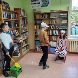 pokaż obrazek - Teatralna wersja mitu o Demeter i Korze przygotowana przez klasę 5