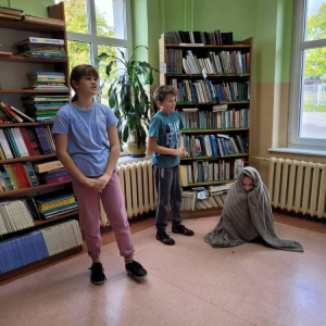 pokaż obrazek - Teatralna wersja mitu o Demeter i Korze przygotowana przez klasę 5