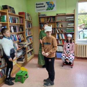 pokaż obrazek - Teatralna wersja mitu o Demeter i Korze przygotowana przez klasę 5