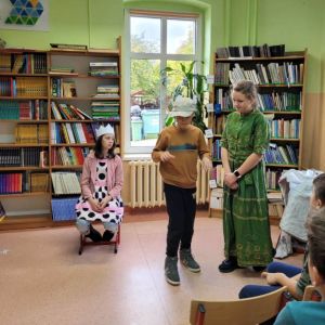 pokaż obrazek - Teatralna wersja mitu o Demeter i Korze przygotowana przez klasę 5
