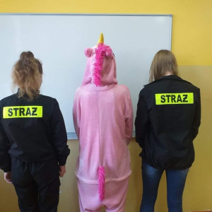 pokaż obrazek - Przebrani uczniowie