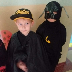 pokaż obrazek - Przebrani uczniowie