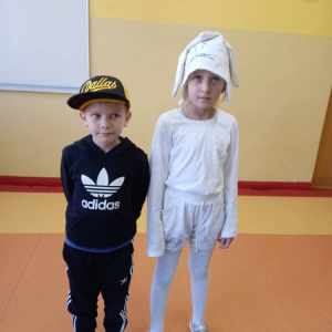 pokaż obrazek - Przebrani uczniowie