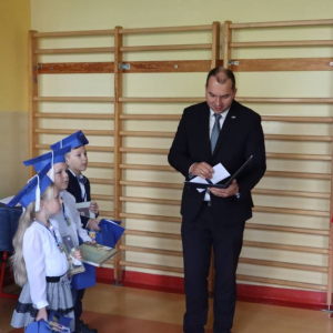 pokaż obrazek - Wręczenie dyplomów i upominków