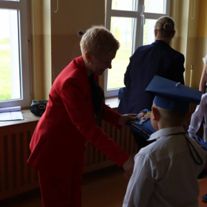 pokaż obrazek - Wręczenie dyplomów i upominków