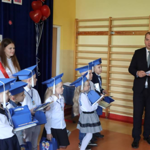 pokaż obrazek - Wręczenie dyplomów i upominków