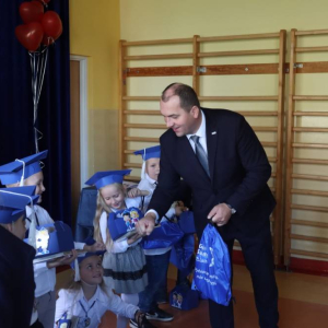 pokaż obrazek - Wręczenie dyplomów i upominków