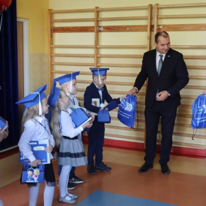 pokaż obrazek - Wręczenie dyplomów i upominków