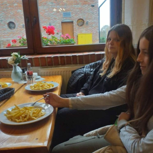 pokaż obrazek - W restauracji