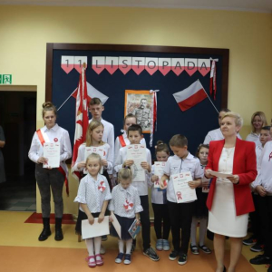 pokaż obrazek - Apel z okazji Święta Niepodległości