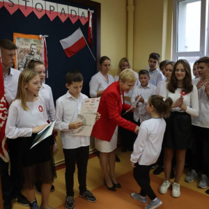 pokaż obrazek - Apel z okazji Święta Niepodległości