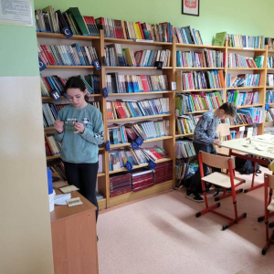 pokaż obrazek - Uczniowie tworzą modele
