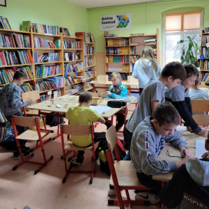 pokaż obrazek - Uczniowie tworzą modele