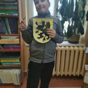 pokaż obrazek - Uczniowie wykonują symbole Kaszub