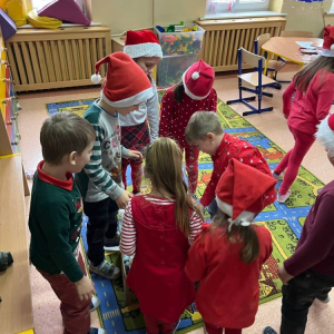 pokaż obrazek -  Mikołaj w oddziale przedszkolnym