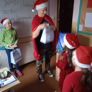 pokaż obrazek - Wyjątkowy Mikołaj w klasie II