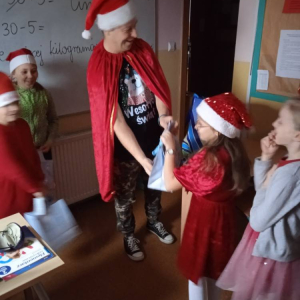 pokaż obrazek - Wyjątkowy Mikołaj w klasie II