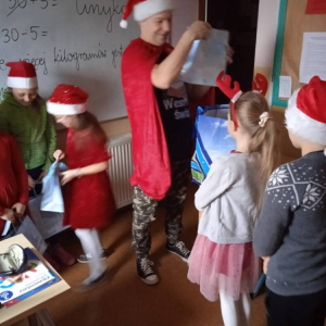 pokaż obrazek - Wyjątkowy Mikołaj w klasie II