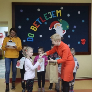 pokaż obrazek - Wręczenie dyplomów i upominków