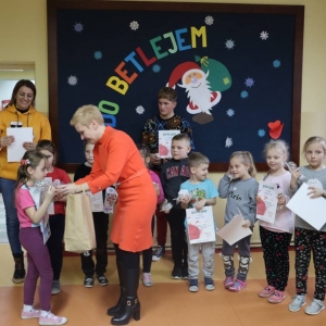 pokaż obrazek - Wręczenie dyplomów i upominków