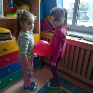 pokaż obrazek - Zabawa z balonami