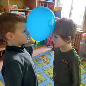 pokaż obrazek - Zabawa z balonami