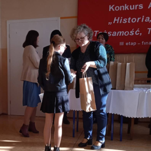 pokaż obrazek - Wręczenie dyplomów i upominków