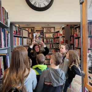 pokaż obrazek - Wizyta w bibliotece