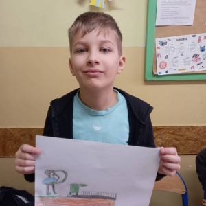 pokaż obrazek - Uczniowie prezentują swoje prace