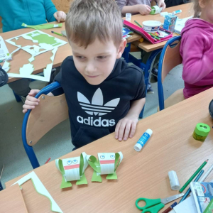 pokaż obrazek - Wiosenne żabki w wykonaniu klasy I 